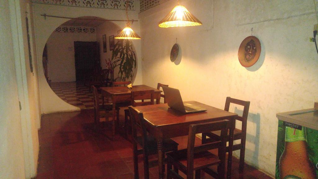 Casa Nica Leon Hostel Exteriör bild